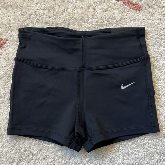 NWT Nike Epic Lux 3” Running Shorts. Size Small. - Picture 2 of 5